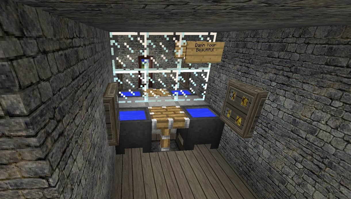 Minecraft-Bathroom-with-working-mirror-interior.jpg